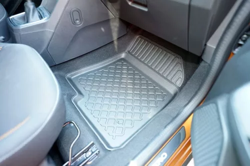 Dacia Sandero (2021-) Aristar high-rimmed 3D rubber mat set