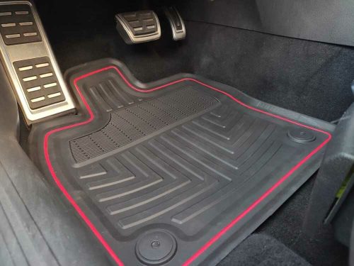 Volkswagen Golf (VII) ( 2012-2020 ) / Golf (VIII) ( 2019- ) / Seat Leon (III) (2012-2020) / Audi A3 (8V) ( 2012-2020 ) magasperemű  Geyer&Hosaja Gumiszőnyeg szett