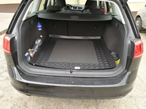 Volkswagen Golf (VII) Station Wagon (2012-2020) / Golf (VIII) Station Wagon (2019-) Rezaw-Plast size-specific luggage compartment tray
