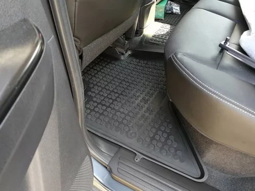 Isuzu D-Max (II) (2012-2019) high-rim Rezaw-Plast rubber mat set