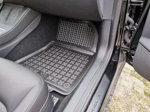 Tesla Model Y (2020-) Rezaw-Plast high-rim rubber mat set