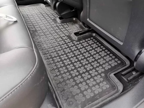 Tesla Model Y (2020-) Rezaw-Plast high-rim rubber mat set
