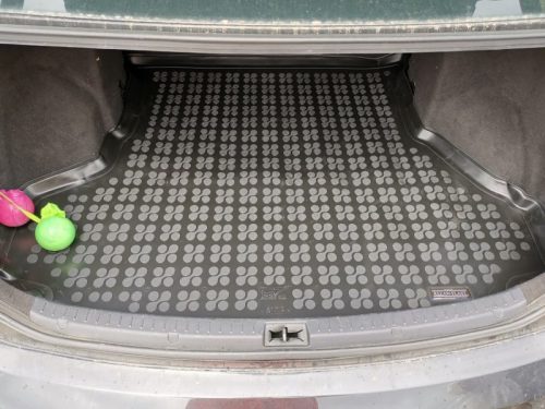 Toyota AVENSIS (T27) Sedan (2008-2018) high-rim Rezaw-Plast size-accurate luggage tray