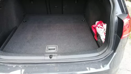 Volkswagen Golf (VII) Station Wagon (2012-2020) / Golf (VIII) Station Wagon (2019-) high-rimmed Rezaw-Plast size-accurate luggage tray